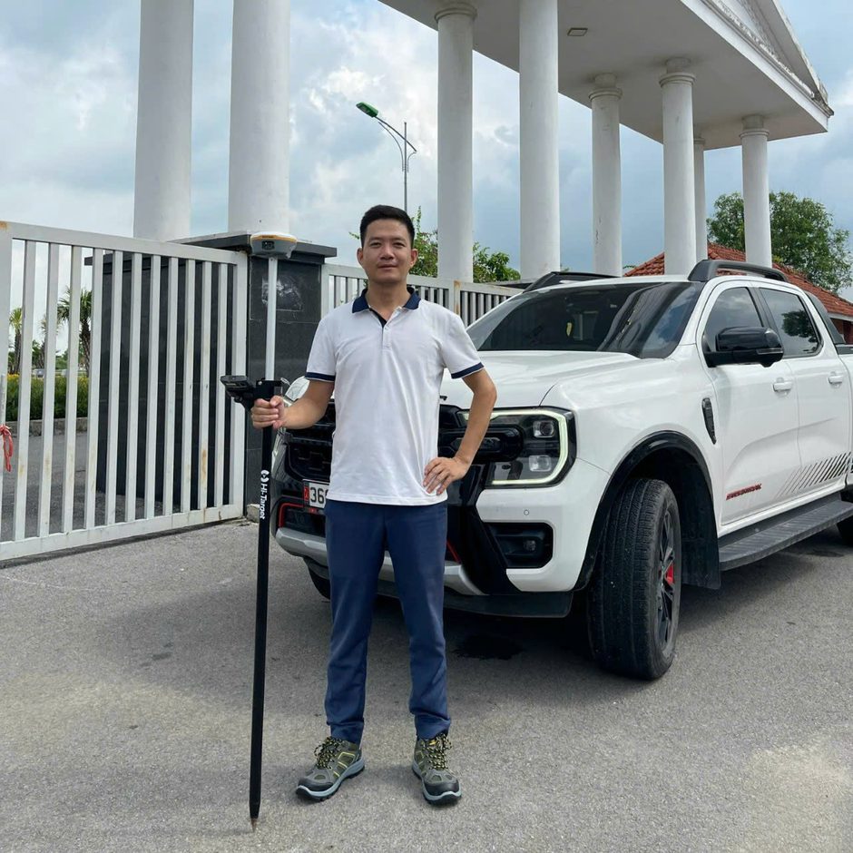 Kỹ thuật viên MINH AN MAS đo GNSS RTK tại công trình Thanh Hoá
